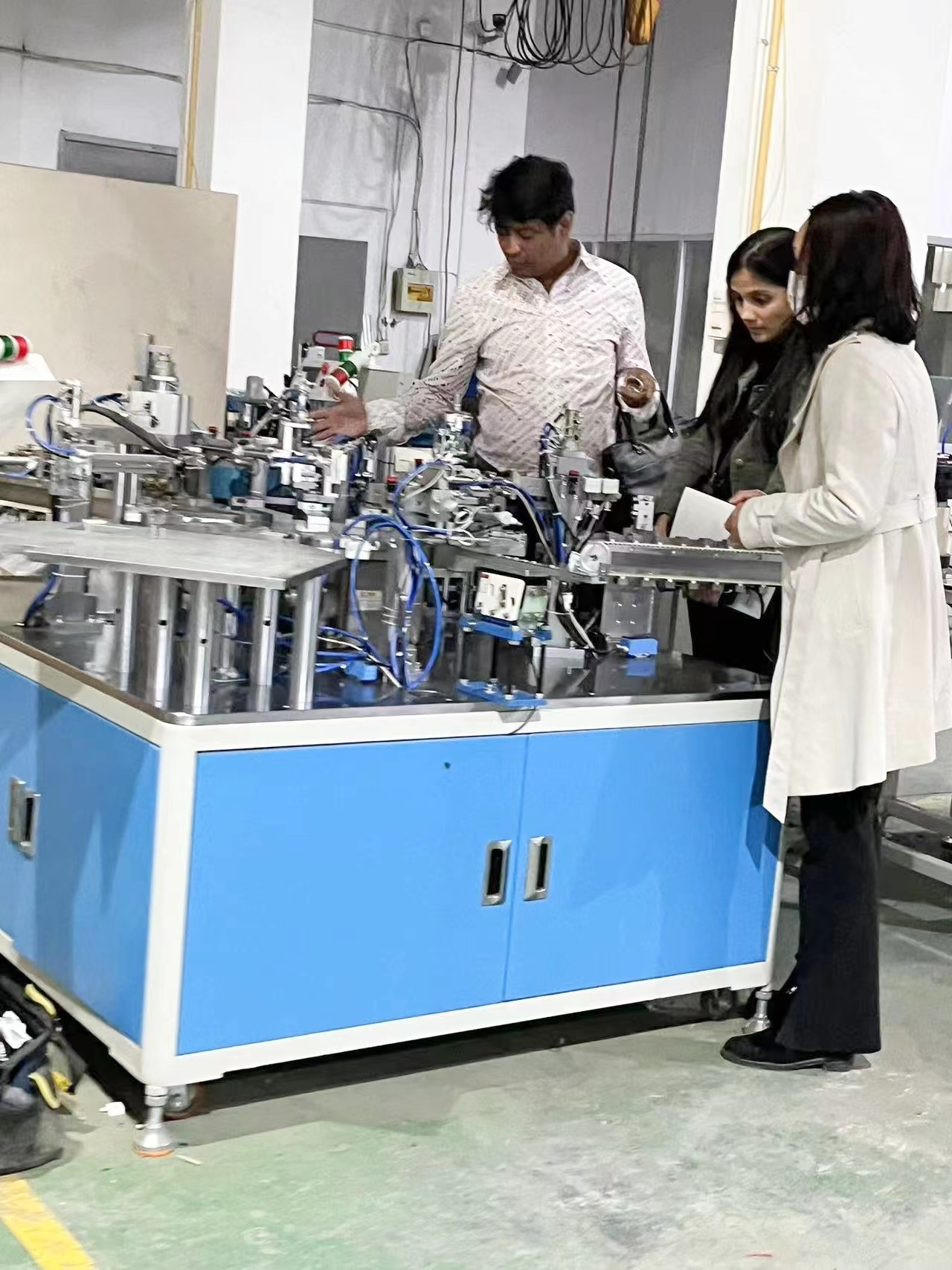 இந்தியாவில் இருந்து வாடிக்கையாளர்கள் தொழிற்சாலையைப் பார்வையிட வருகிறார்கள்